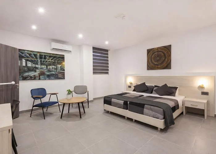 Modern Large And Spacious 4br With Wifi By 360 Estates Lejlighed