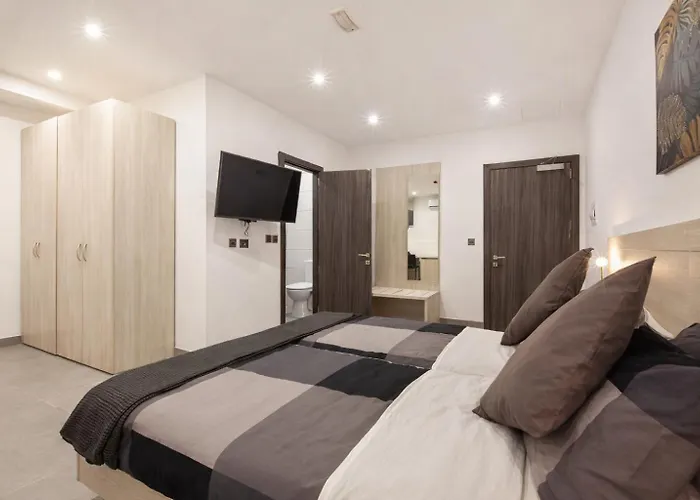 Modern Large And Spacious 4br With Wifi By 360 Estates Lejlighed