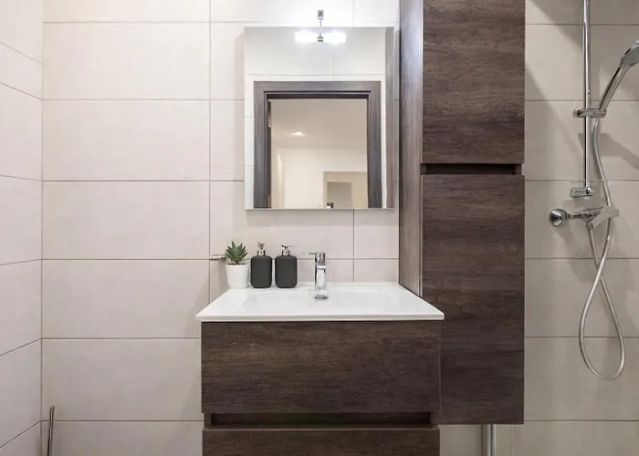 Modern Large And Spacious 4br With Wifi By 360 Estates *