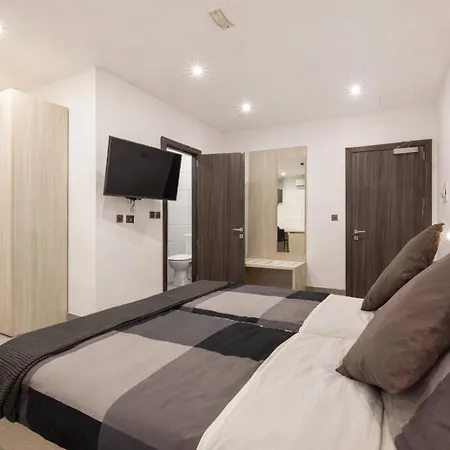 Modern Large And Spacious 4br With Wifi By 360 Estates Апартаменты